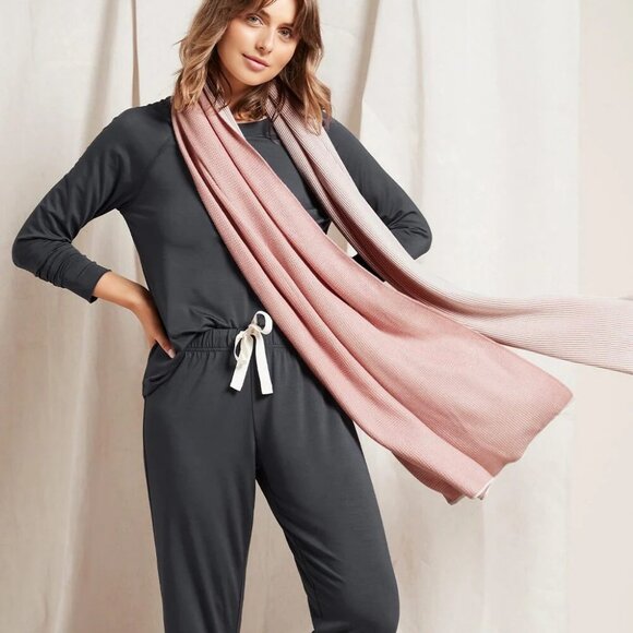 NWT BOODY Organic Bamboo Knit Wrap Scarf - Dusty Pink - Picture 3 of 3